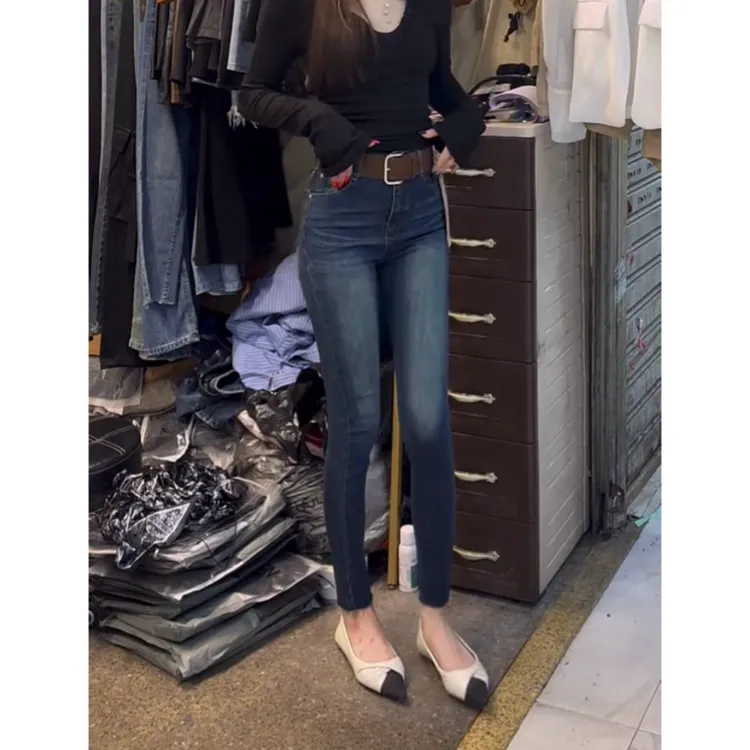 秋季新款烟管裤修身直筒牛仔裤子女2025年时尚穿搭显瘦紧身铅笔裤