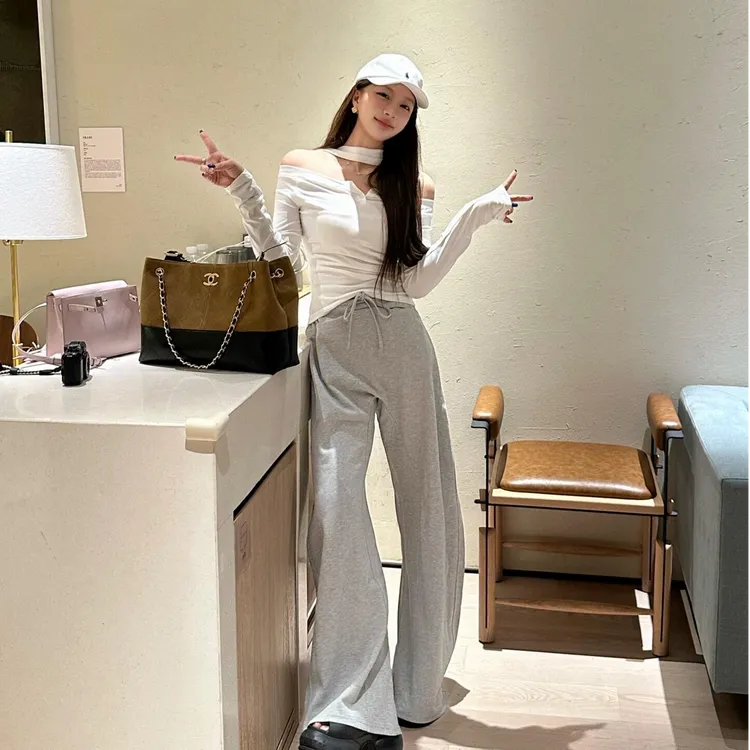纯欲风辣妹一字肩白色长袖T恤女2025秋季韩版气质显瘦上衣阔腿裤