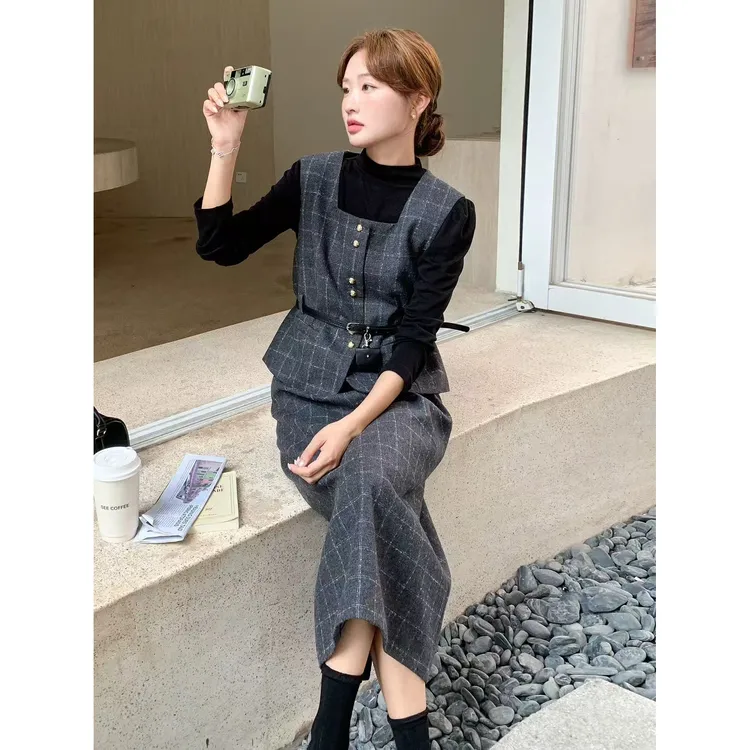 Y16B38-轻熟风格子马甲套装女秋季高级感气质打底衫半身裙三件套