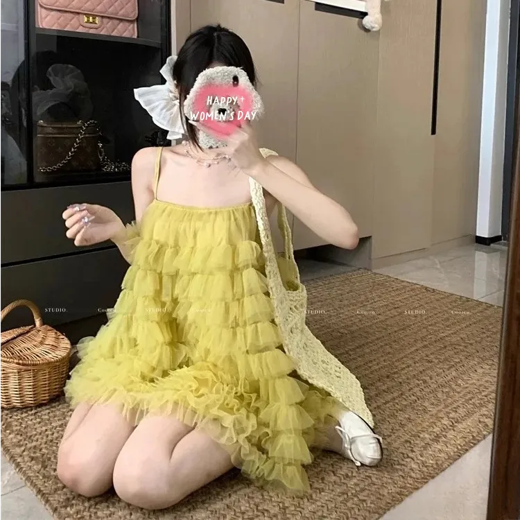 【云里梦境】裙子设计春季新款2025绿色吊带连衣裙女时尚高级感穿搭