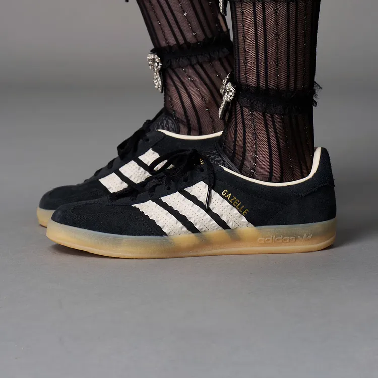 adidas/阿迪达斯GAZELLE马思纯同款经典运动德训T头板鞋JS1412