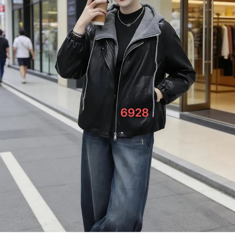 小施家韩版时尚设计款毛里连帽减龄高端皮外套6928