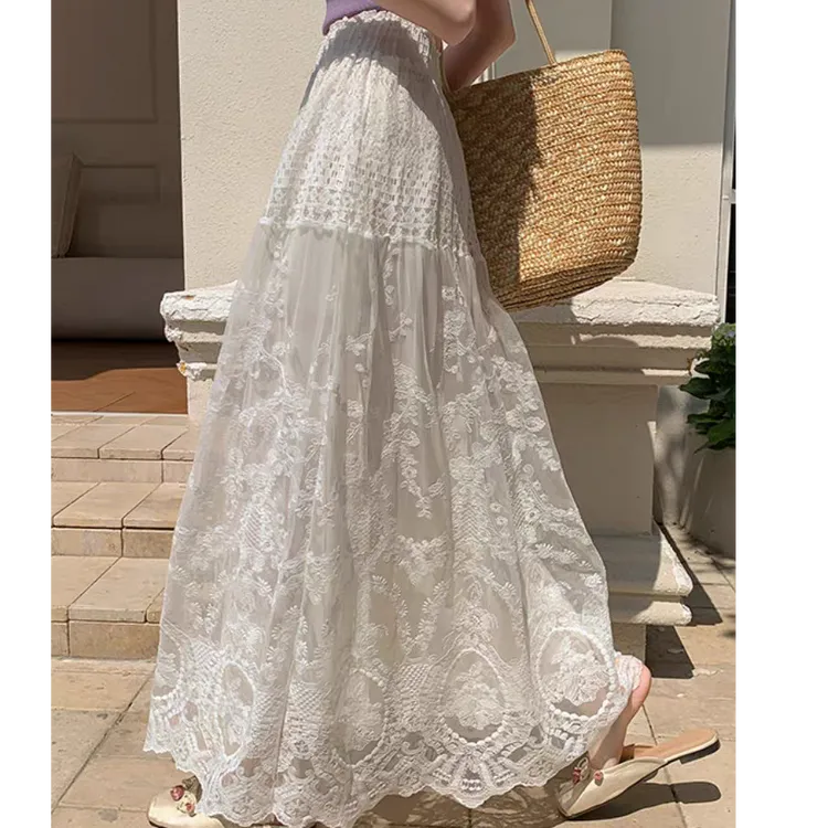 白色蕾丝高腰半身裙2025早秋新款温柔恬静A字重工度假风刺绣裙女