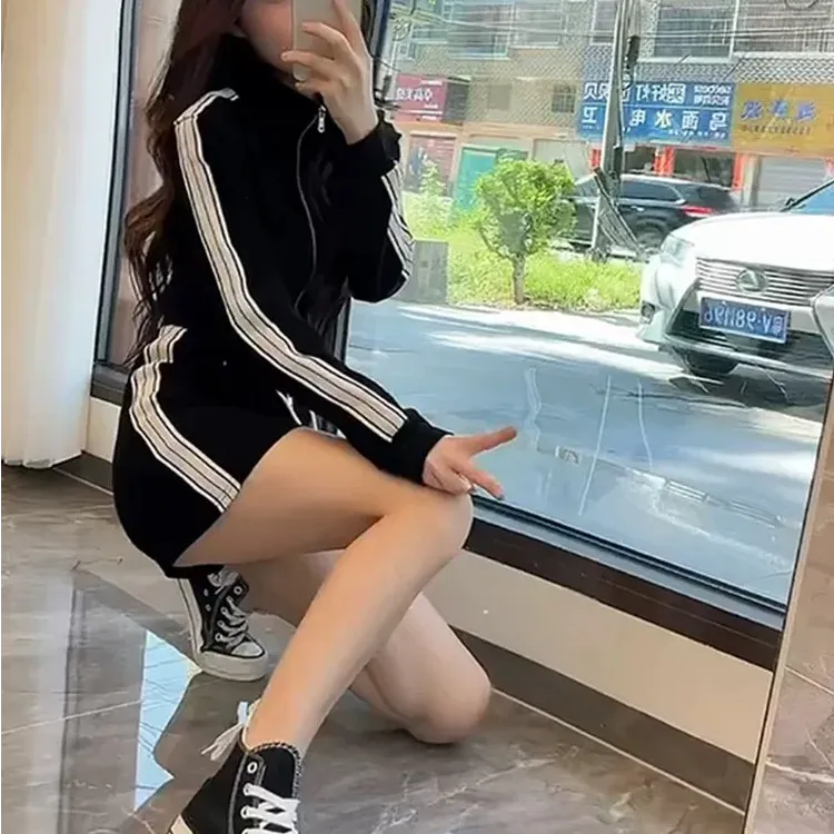 高级感鱼骨运动套装女春秋欧货休闲黑色卫衣长短两件套小香风减龄