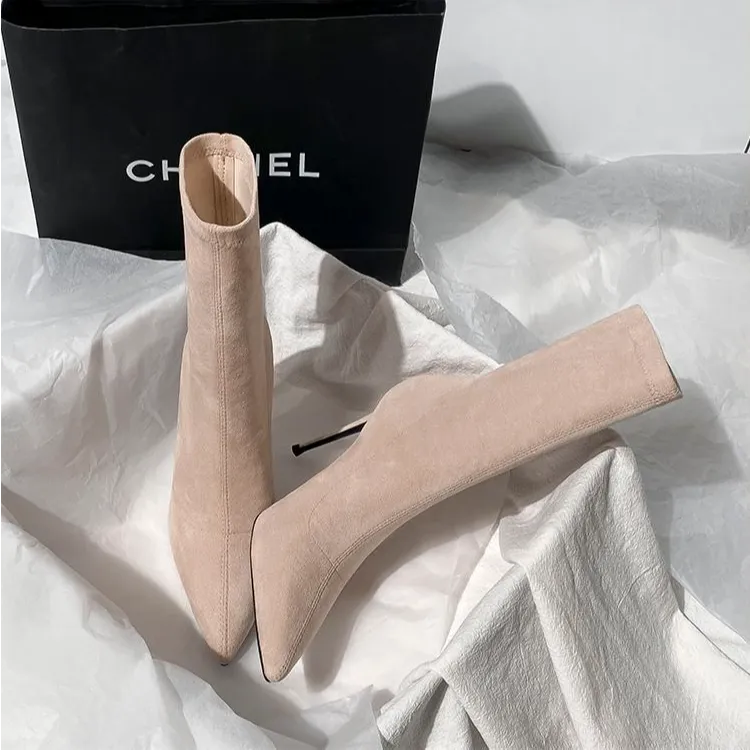 裸色高跟短靴女2024秋冬新款气质尖头细跟法式优雅绒面弹力瘦瘦靴