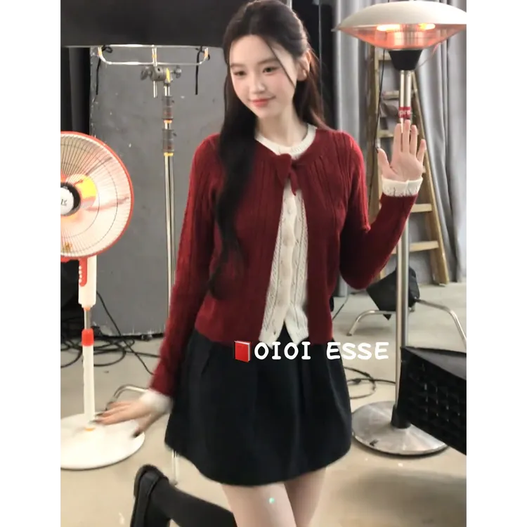 秋冬穿搭一整套女2025新款甜美减龄红色拼接假两件针织衫百搭短裙