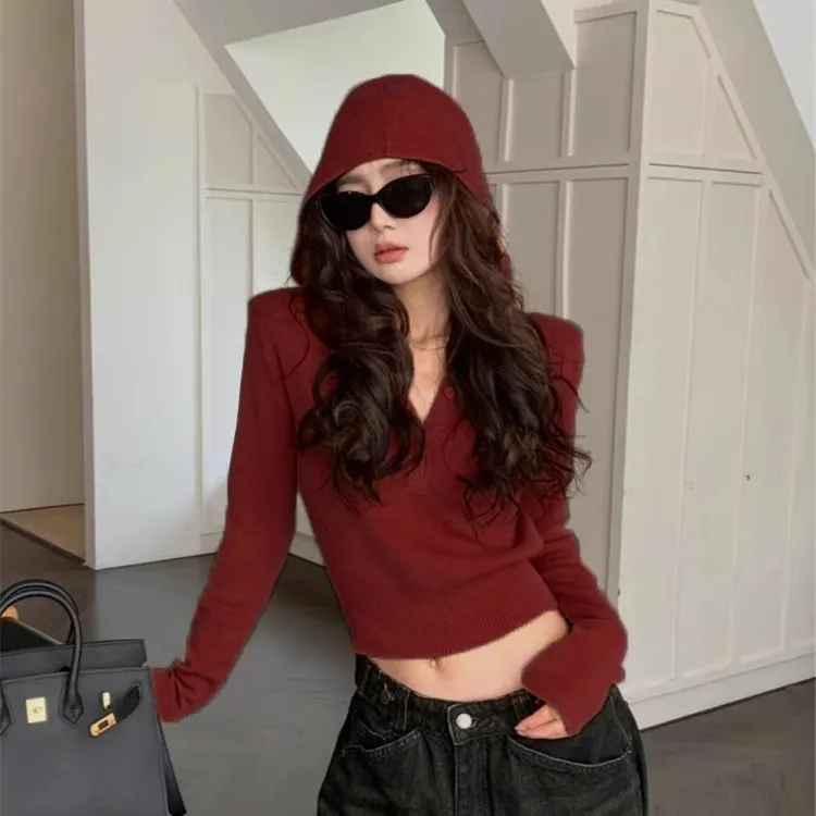 安可拉红色短款v领连帽针织衫女秋外穿修身收腰毛衣慵懒风上衣