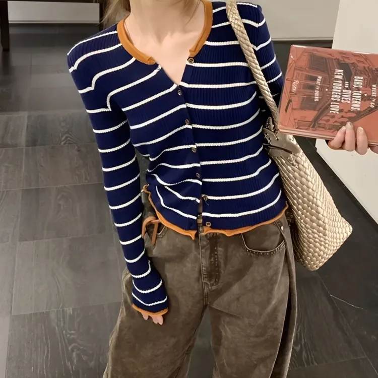 2025早秋穿搭深蓝色条纹针织衫女秋季新款内搭打底衫设计小众上衣