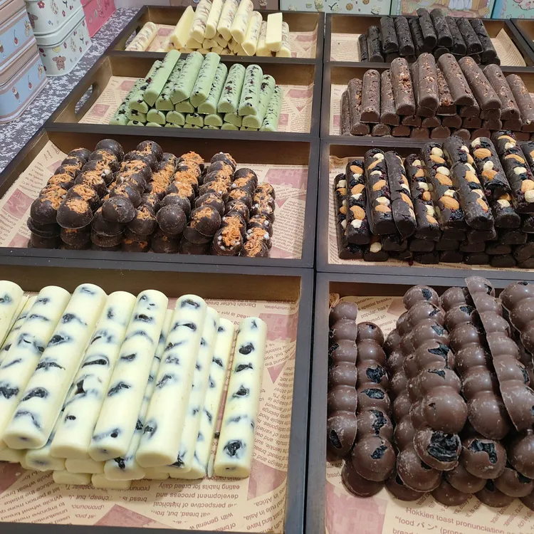 纯可可脂自选巧克力夹心坚果水果混合迪拜条条豆子