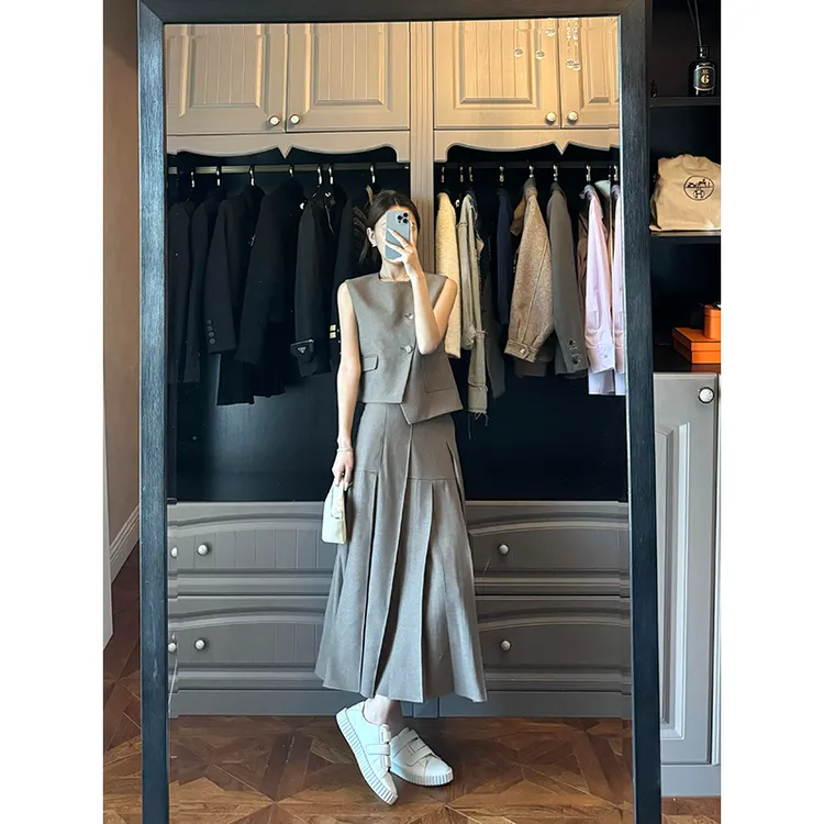 2025春季新款韩版气质高级感马甲上衣女时尚高腰百褶半身裙两件套