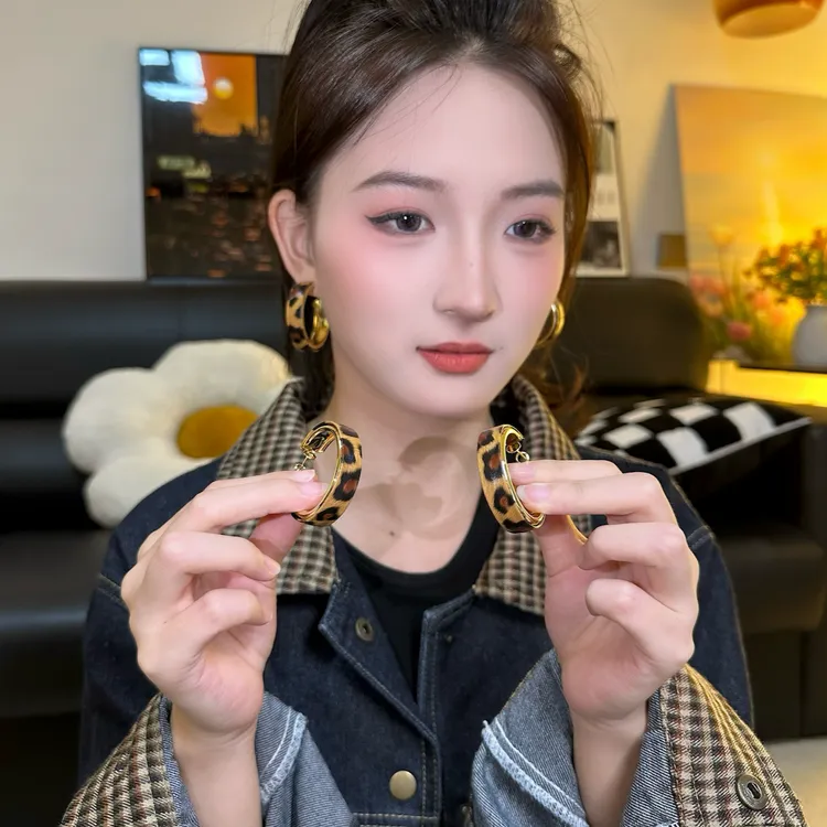 铜合金皮质耳饰 豹纹宽面耳环～小众设计简约百搭女耳饰时尚气质