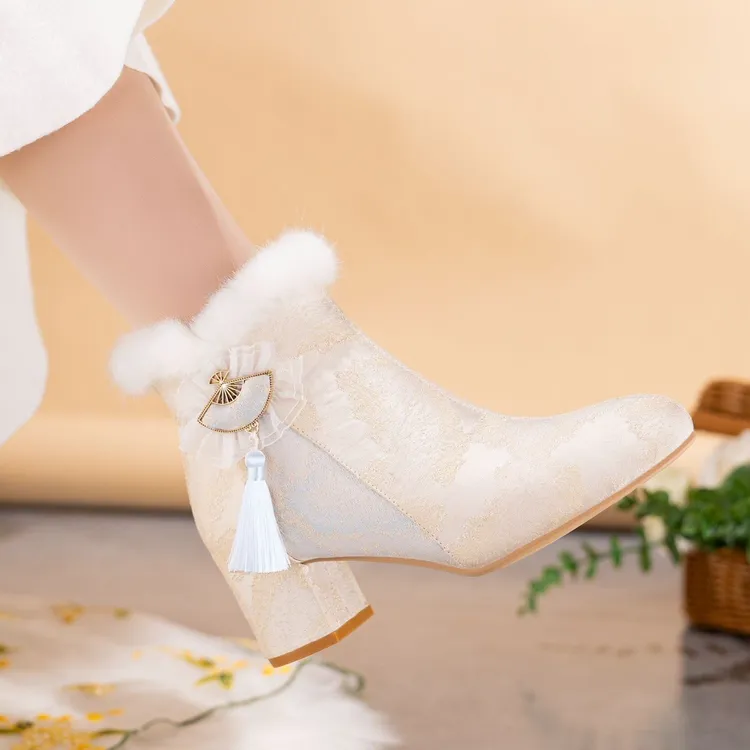 旗袍鞋女冬季新款加绒复古马丁靴新中式国风马面高跟百搭刺绣短靴