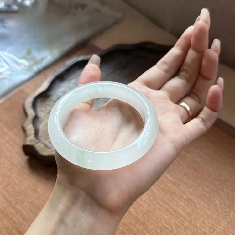 新疆天山翠白月光手镯 天山雪翠白色玉石手镯古风微（多样性发货）