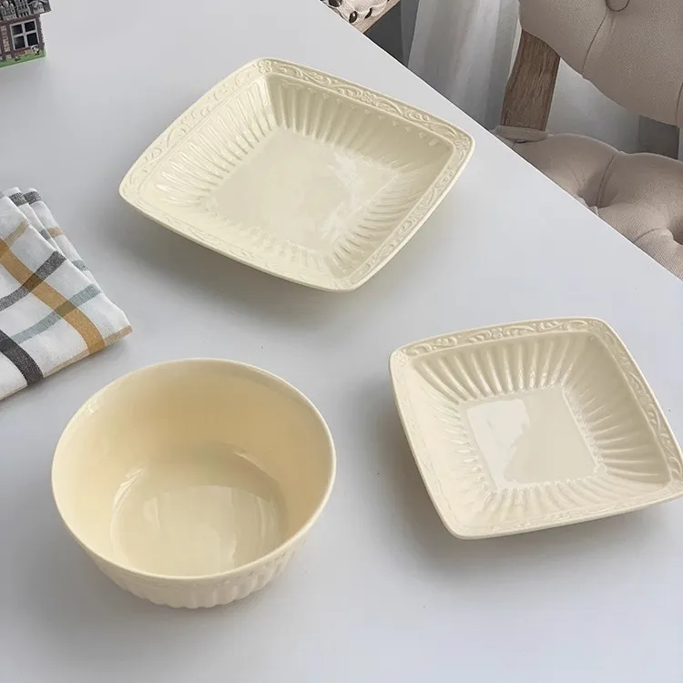 宫廷风浮雕5.5寸奶黄色高温釉下彩碗碟餐具陶瓷家用菜盘米饭碗