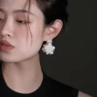钛钢贝壳耳饰 《白绣球》法式超仙少女珍珠花朵耳环设计高级感耳环
