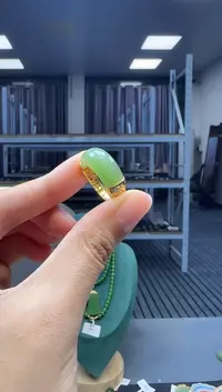 18K金镶嵌戒指和田玉1