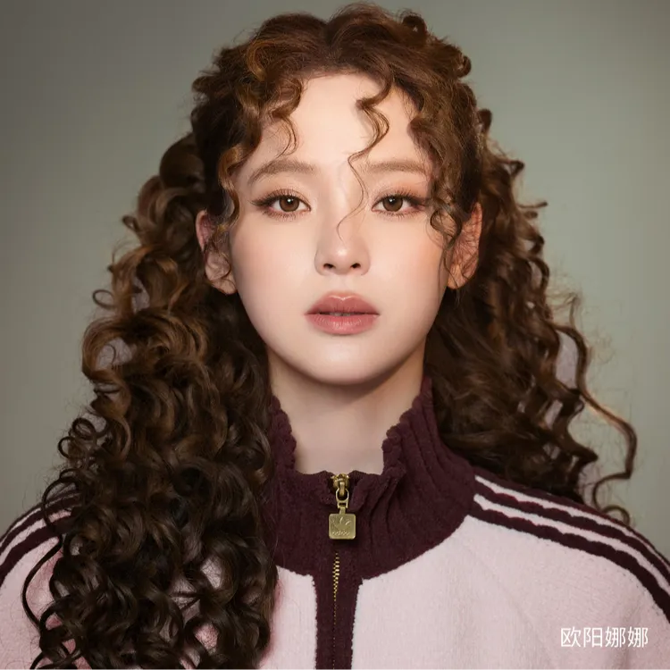 阿迪达斯欧阳娜娜同款 新款针织运动夹克外套KV8867