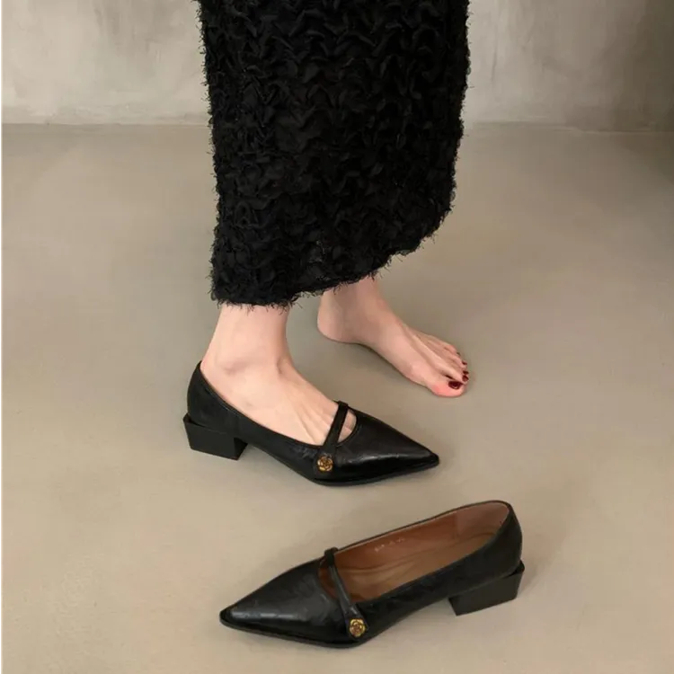 春新款真皮复古浅口高跟鞋山茶花一字扣粗跟单鞋尖头气质玛丽珍鞋