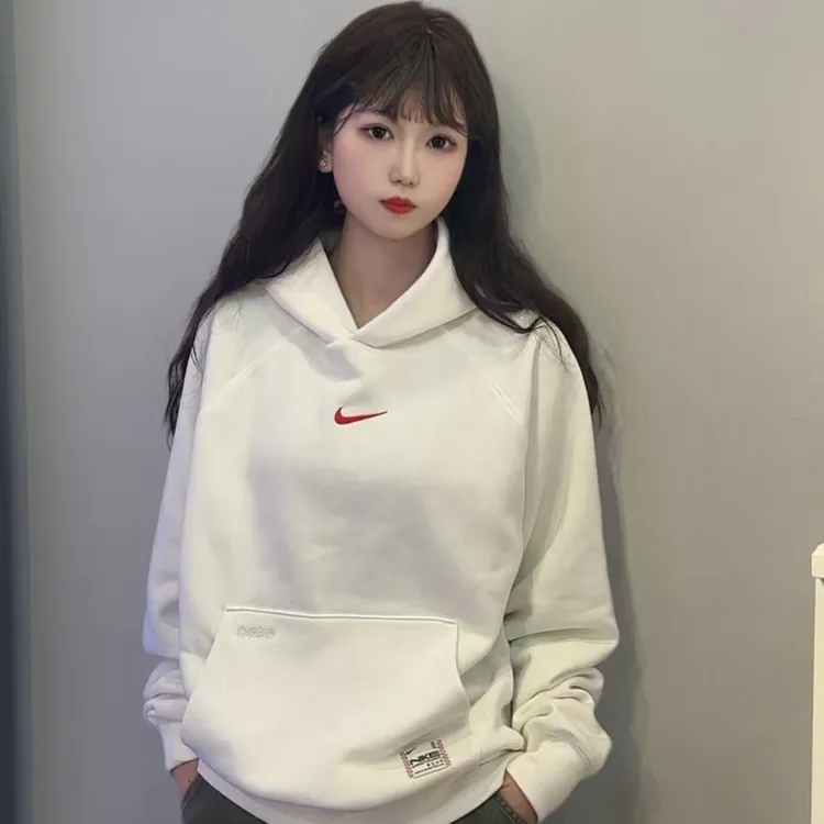 耐克（NIKE） 男款蛇年迎新白色宽松版型连帽加绒卫衣HV8206-133