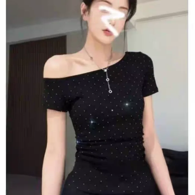 辣妹烫钻斜肩T恤短袖女夏季先看修身显瘦独特别致上衣女