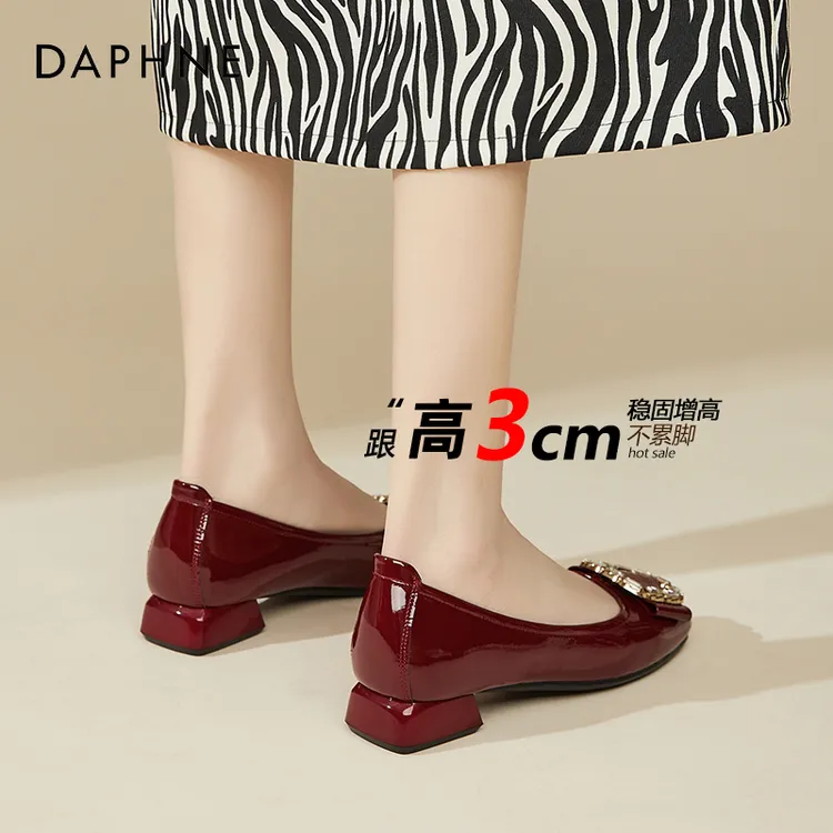 达芙妮红色单鞋女百搭粗跟高跟鞋气质风法式时尚小跟鞋2026年新款