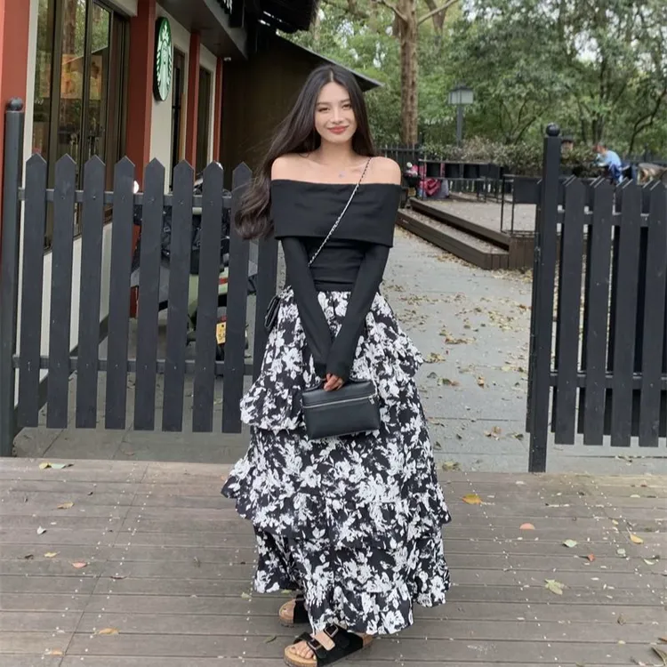 清冷感一字肩长袖T恤女2025春季法式复古绝美别致修身露肩上衣