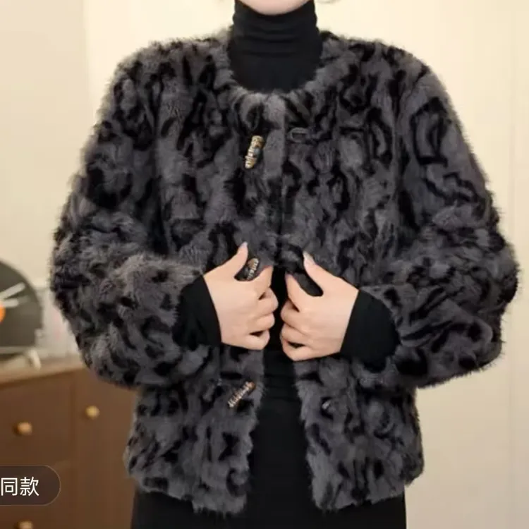 妈妈秋冬小香风毛毛外套女2025新款加厚毛绒加厚皮毛一体爆款上衣