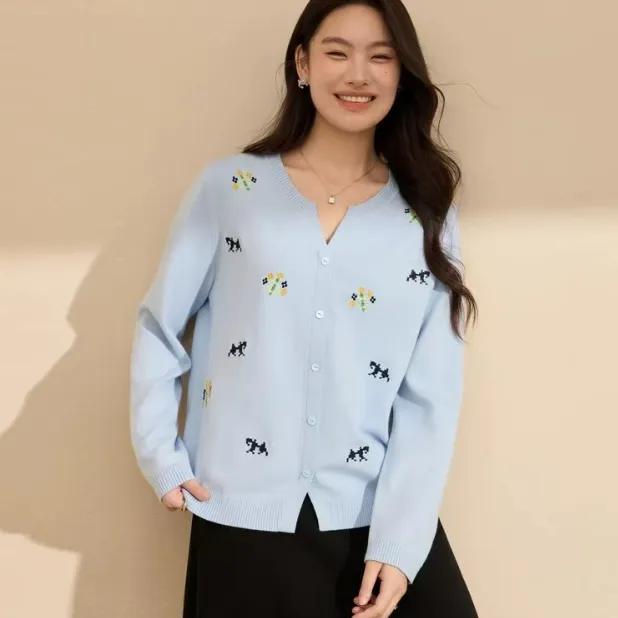 【767】2025春秋新款大码女装V领针织衫刺绣宽松显瘦甜美气质时尚女