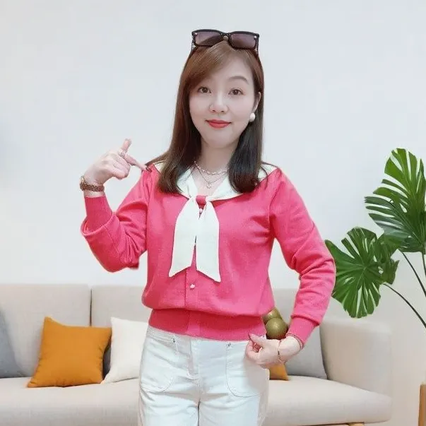 时尚百搭显瘦妈妈装春秋气质上衣女2025秋季洋气蝴蝶结薄款针织衫
