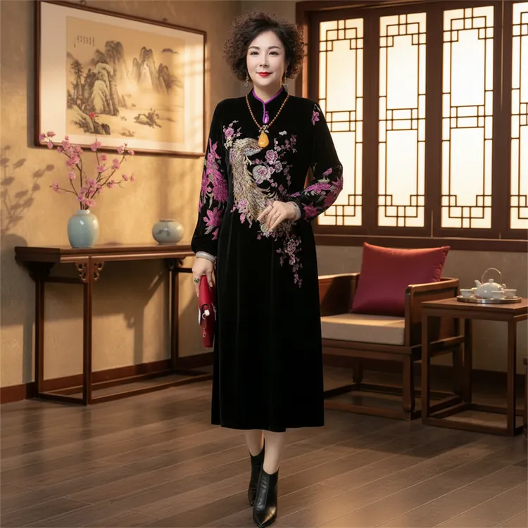 095秋冬妈妈洋气镶钻高级阔太太打底裙连衣裙遮显瘦时尚丝绒长袖