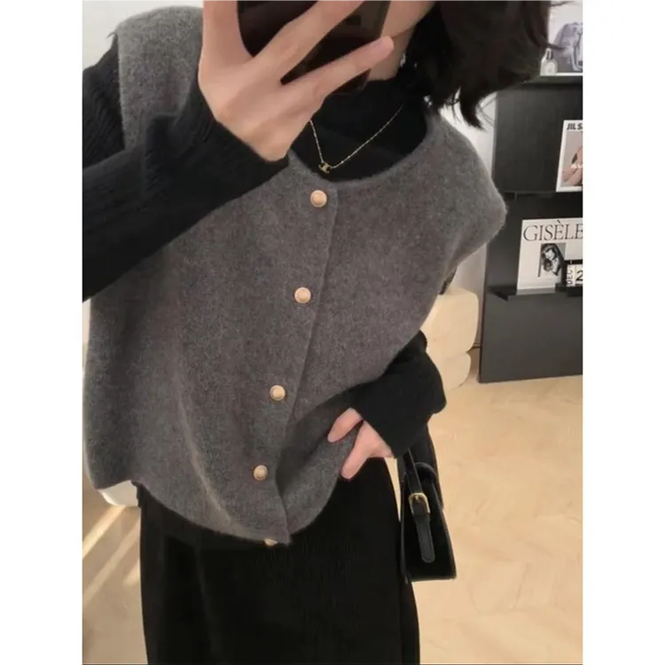 9175大码胖mm休闲叠穿针织马甲女秋冬韩系单排扣毛衣背心无袖上衣