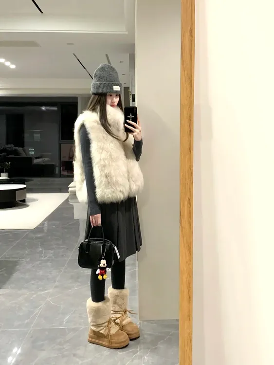 2025冬季新款韩版高级感打底衫毛毛马甲外套搭配半身裙气质三件套