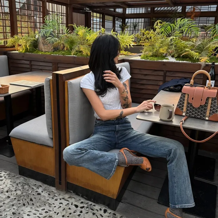 时尚百搭正肩短袖t恤女夏季2025新款纯色修身显瘦辣妹短款上衣