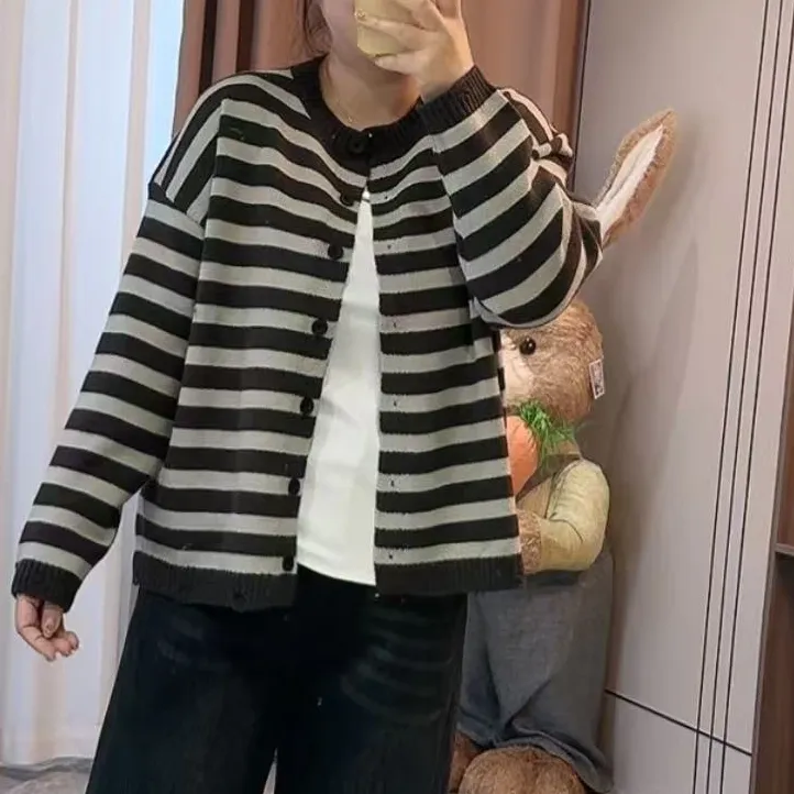 秋款洋气条纹开衫毛衣