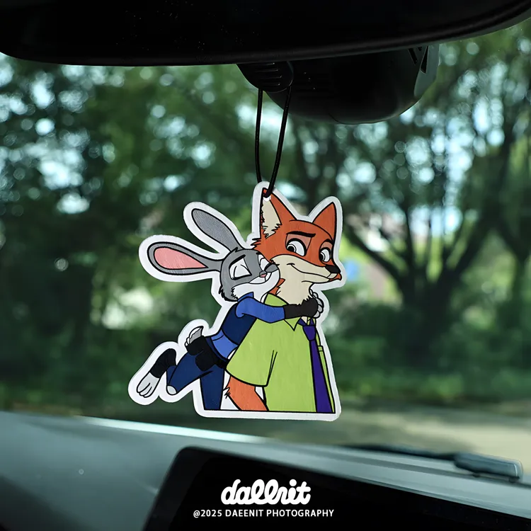 疯狂动物城新款兔子狐狸汽车香片车载香薰片后视镜挂件装饰香薰片