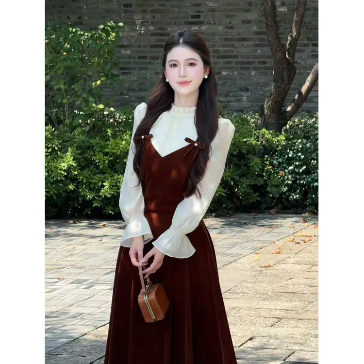 【浓情热巧】LiLi法式复古杏色上衣+背带裙套装XMZH9396 XMZH9381