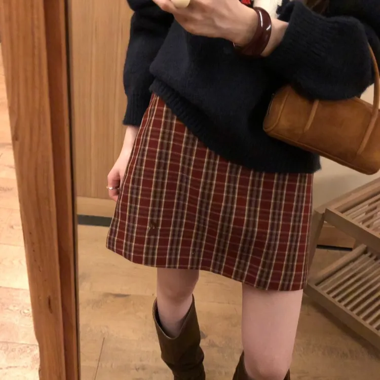 秋冬撞色红格子显瘦a字半身裙女大码高腰包臀裙梨形格纹短裙子胖M