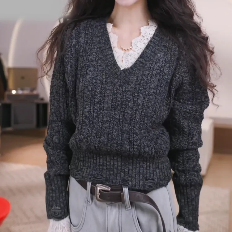 设计感破烂麻花V领针织韩系复古上衣LK2508859