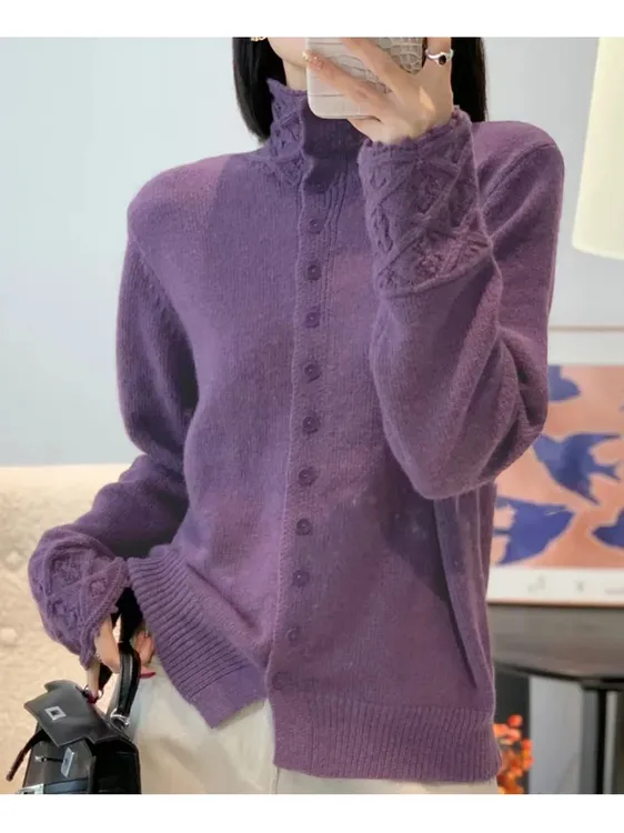 韩系减龄镂空花边半高领针织衫女秋冬新款软糯显瘦时尚单排扣开衫