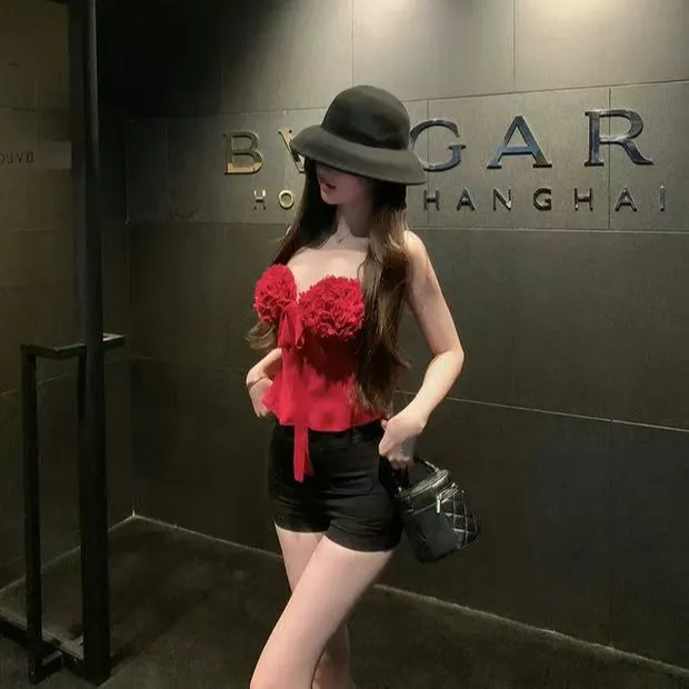 2025夏季新款设计感手工定制高级感上衣修身显瘦吊带配高腰短裤