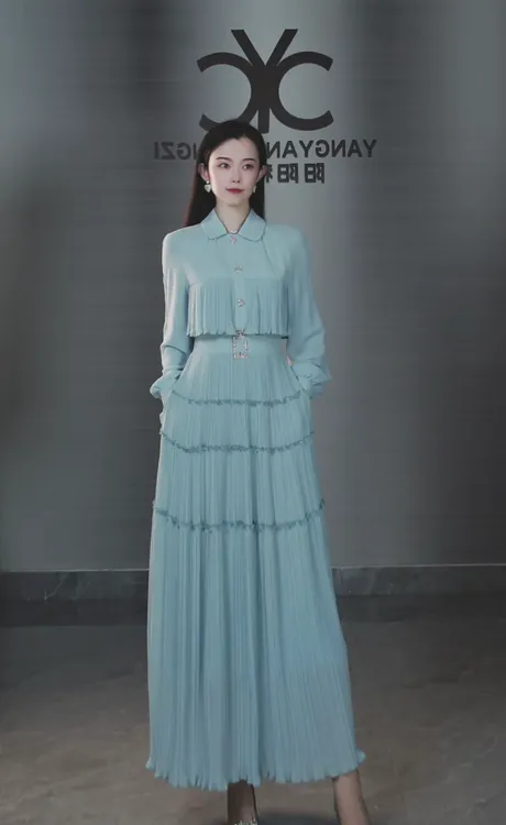 105179罗马假日黑色压褶假两件显瘦长袖连衣裙法式气质大摆长裙新