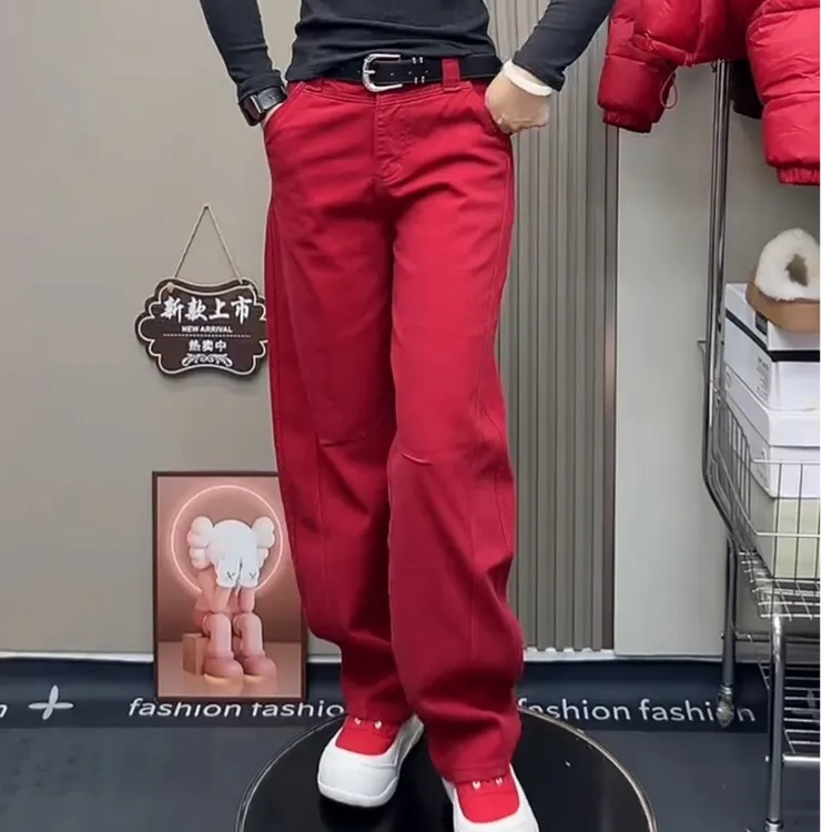 休闲风高腰弯刀裤休闲牛仔裤长裤冬季复古网红直筒时尚百搭新年红