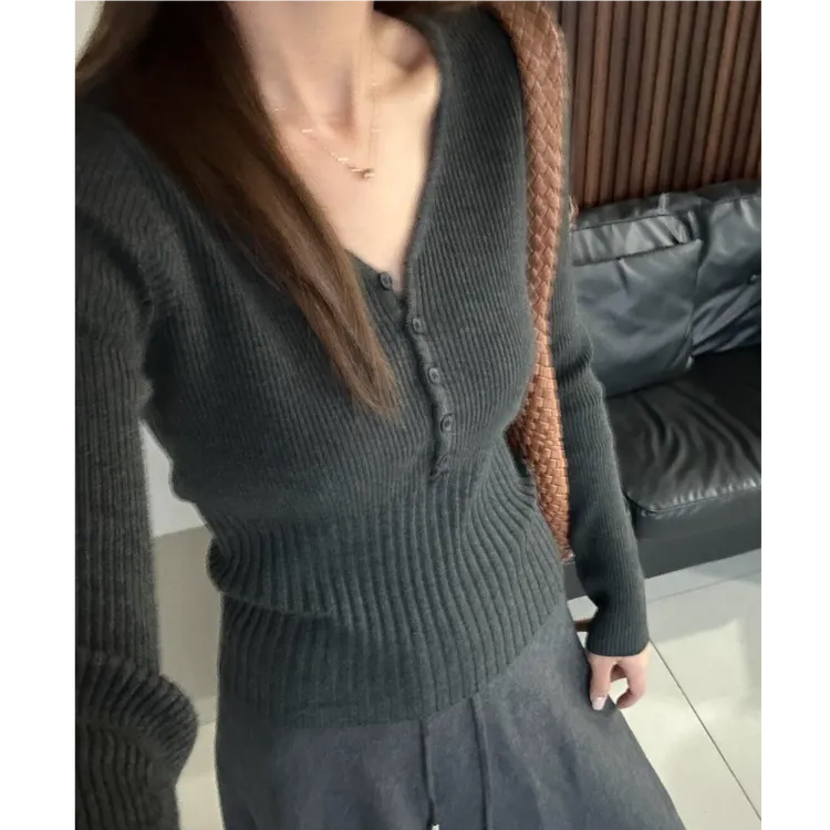 韩版灰色V领针织打底衫女内搭秋冬新款软糯百搭收腰显瘦长袖上衣