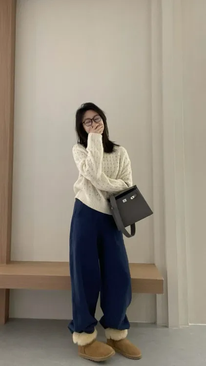 2025秋冬新款韩系温柔风圆领镂空编织针织衫女毛衣上衣休闲裤套装