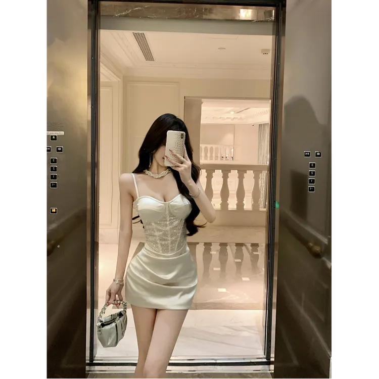 2026春季新款重工亮片拼接杏色抹胸连衣裙收腰裙子辣妹包臀短裙女