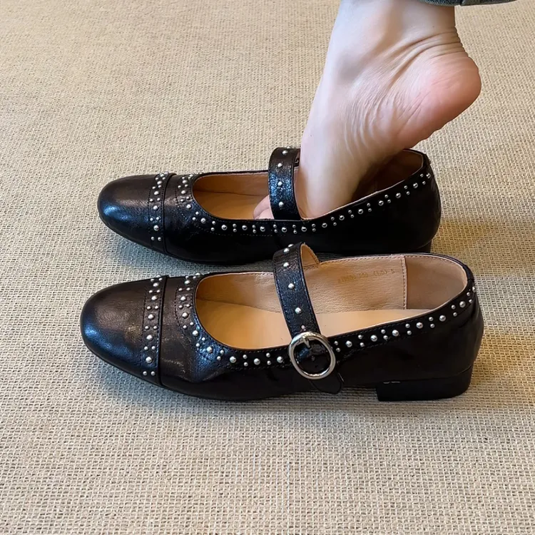 RubyL/2cm小众设计感百搭铆钉一字扣带圆头浅口粗跟玛丽珍单鞋