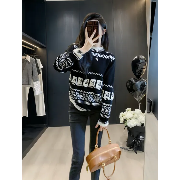 2025秋冬季新款网红长袖时尚显瘦黑色毛衣女慵懒风宽松短款针织衫