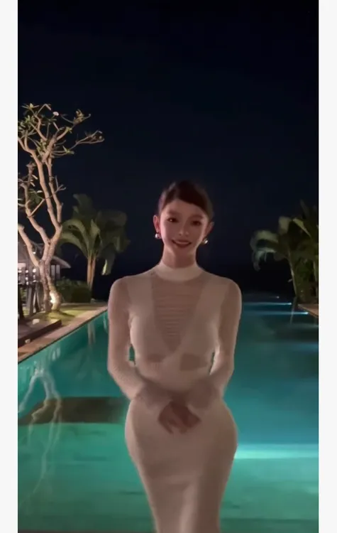 高级感气质修身镂空长袖连衣裙女2025秋季新款性感辣妹显瘦长裙子