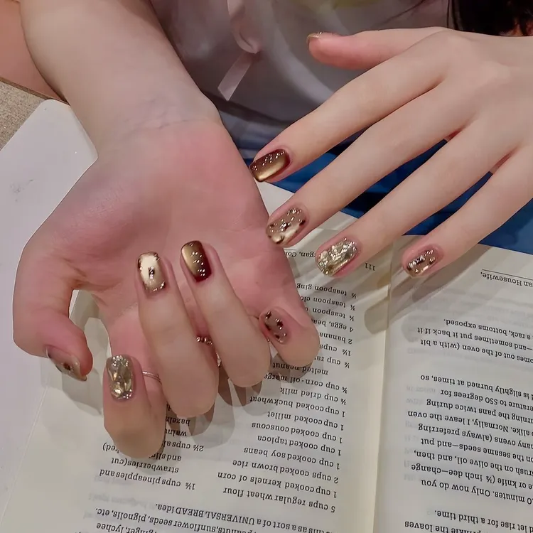 【鎏金幻梦】秋冬短款显白玻璃珠猫眼手工穿戴甲气质百搭美甲贴片