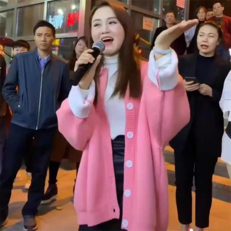 保暖休闲V领厚款休闲风女毛衣宽松型开衫秋冬